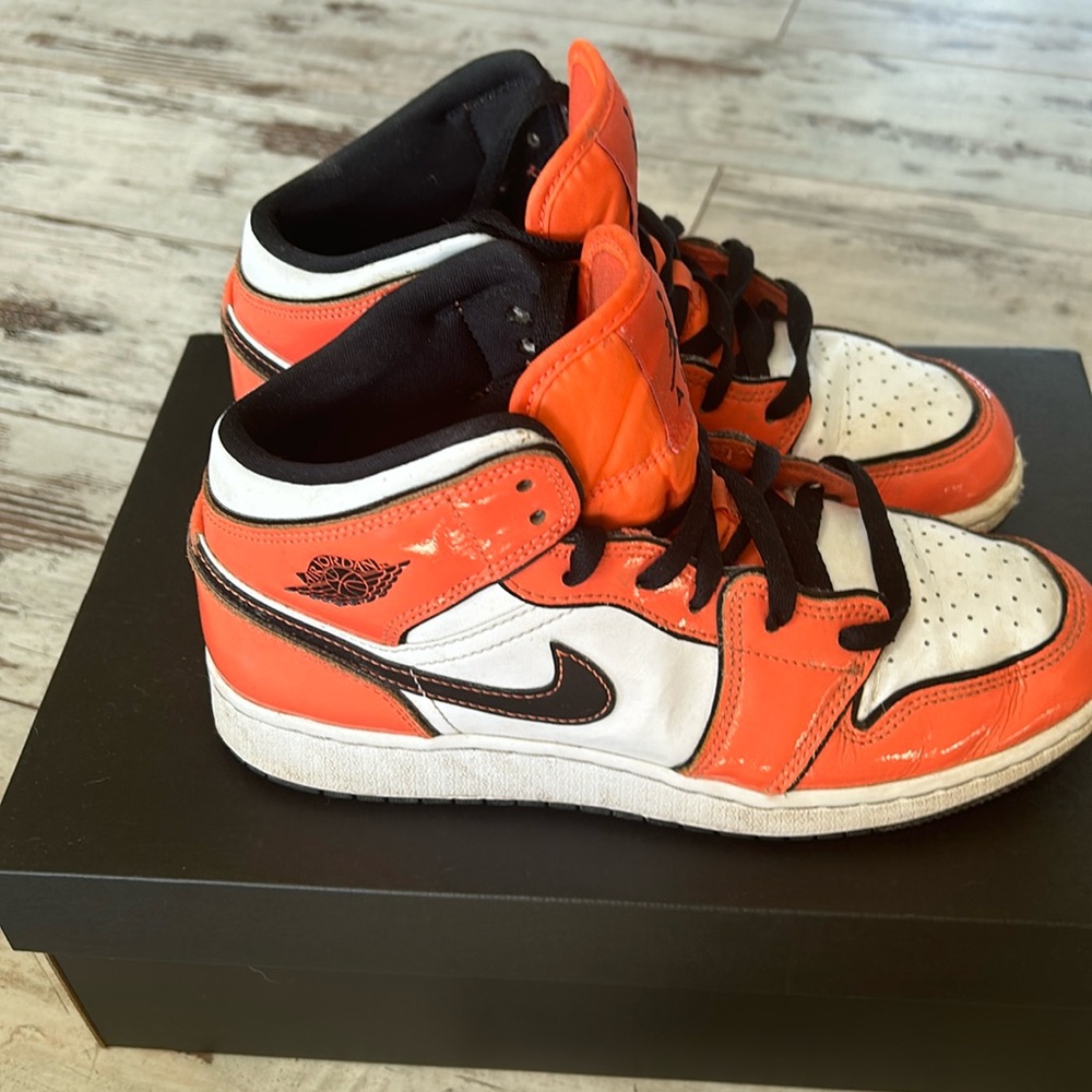 Nike Air Jordan high top shoes-gently used